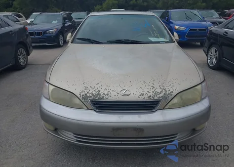 1998 Lexus Es 300 from USA, damaged, VIN JT8BF28G6W0142686